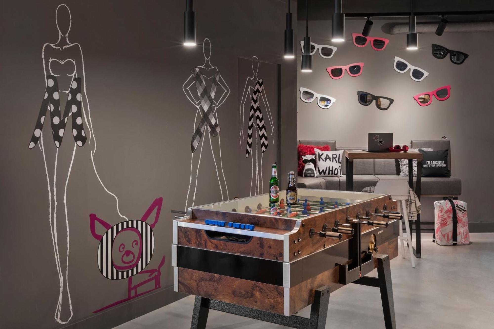 Moxy Duesseldorf City Εξωτερικό φωτογραφία