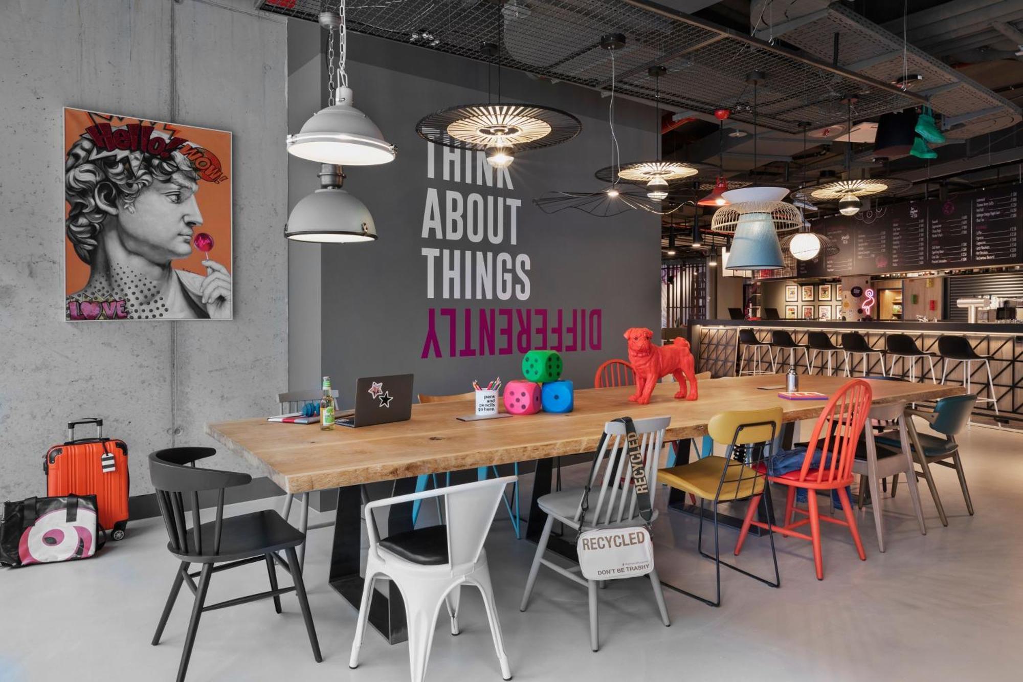 Moxy Duesseldorf City Εξωτερικό φωτογραφία