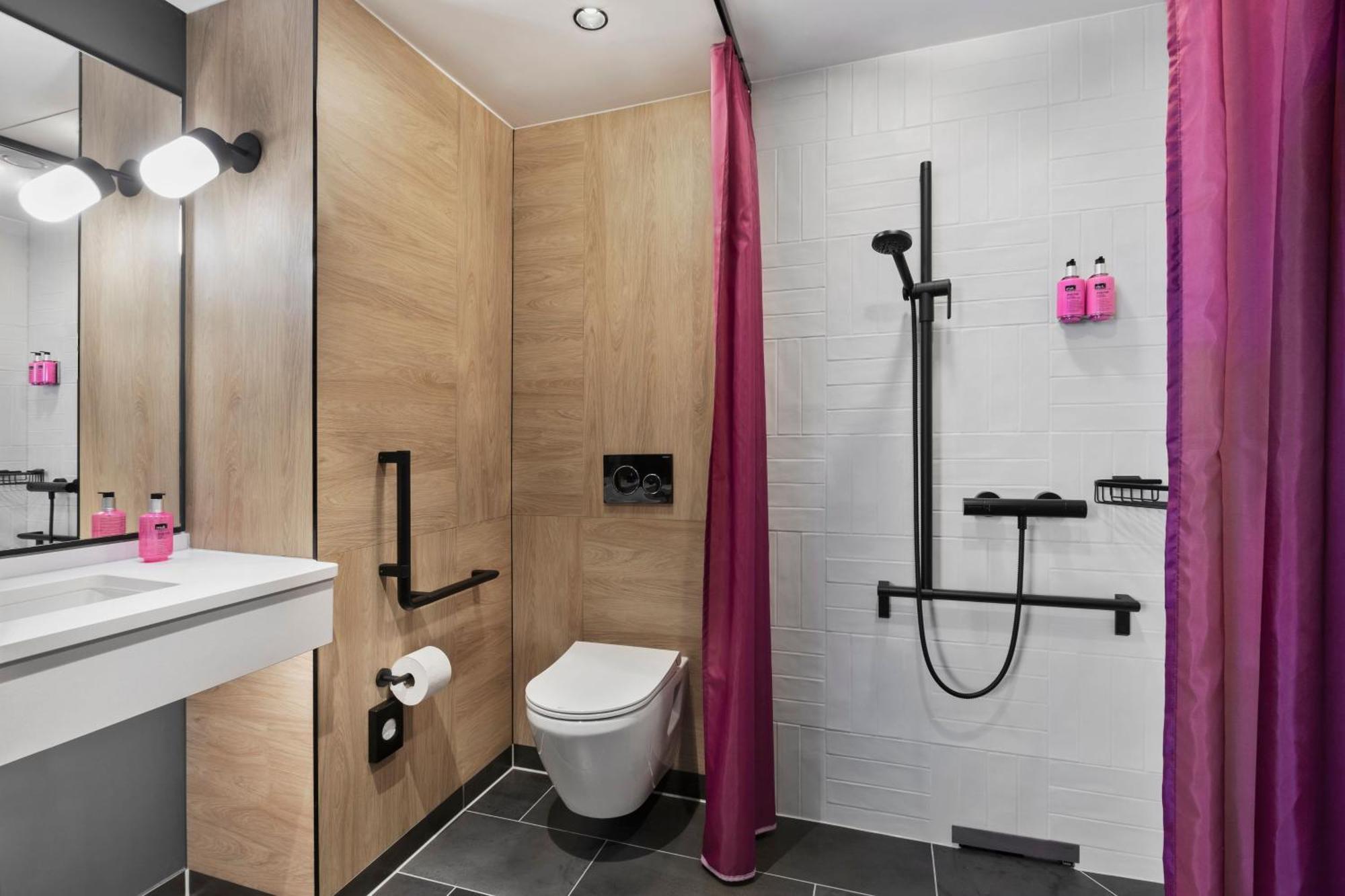 Moxy Duesseldorf City Εξωτερικό φωτογραφία