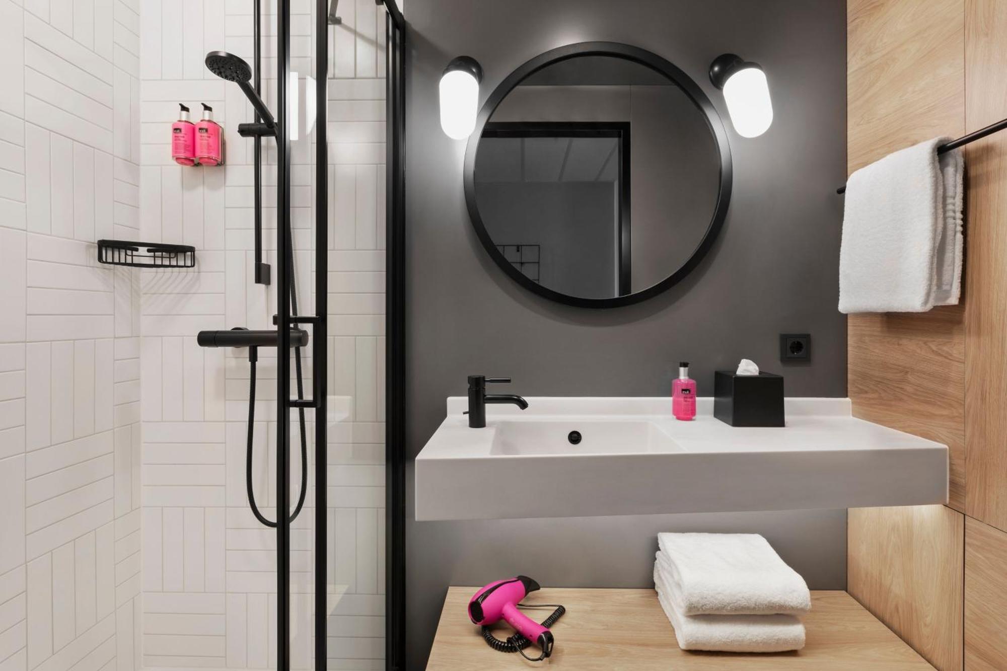 Moxy Duesseldorf City Εξωτερικό φωτογραφία