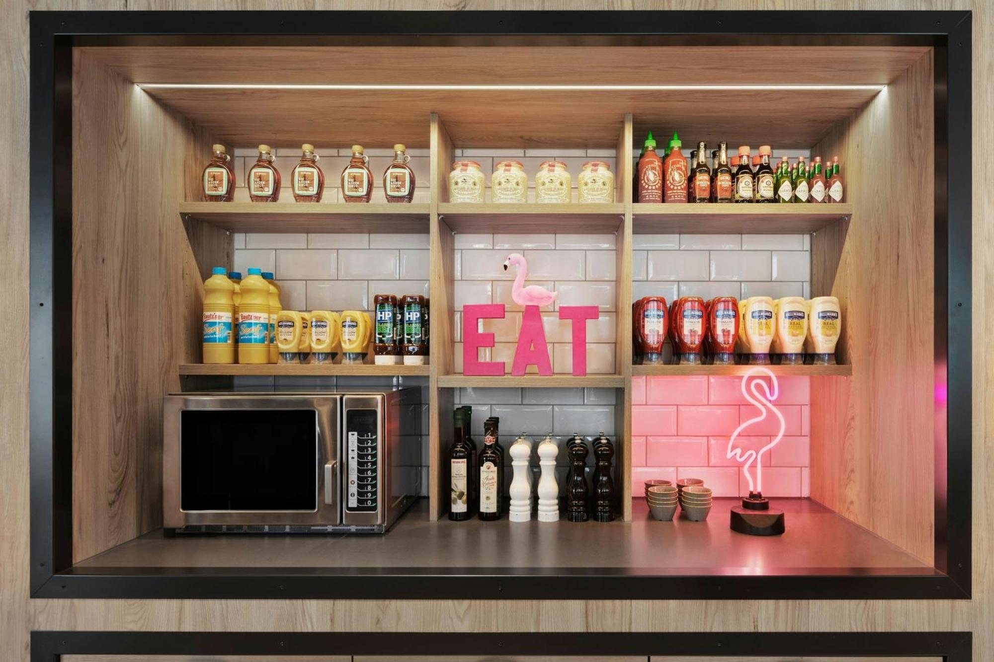 Moxy Duesseldorf City Εξωτερικό φωτογραφία