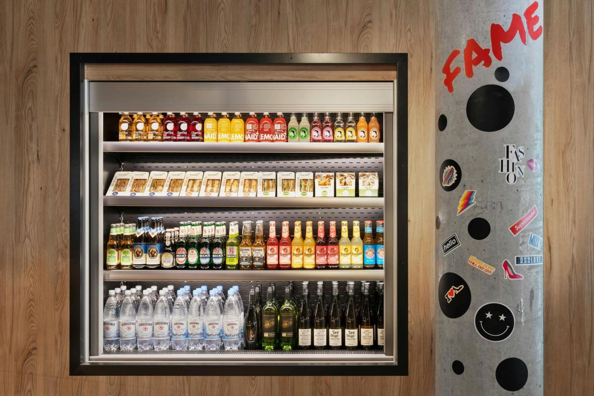 Moxy Duesseldorf City Εξωτερικό φωτογραφία