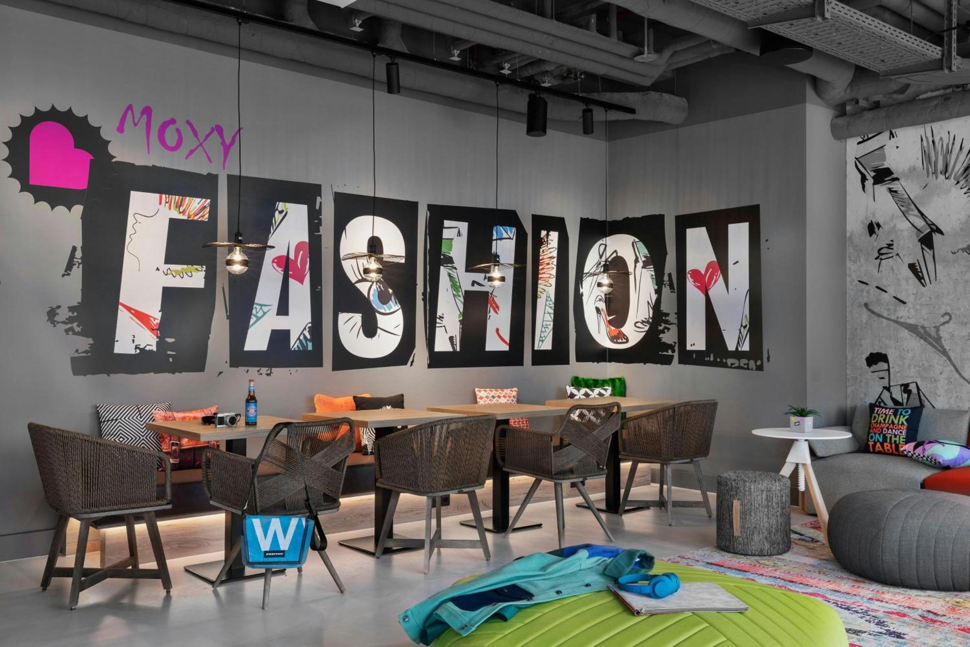 Moxy Duesseldorf City Εξωτερικό φωτογραφία